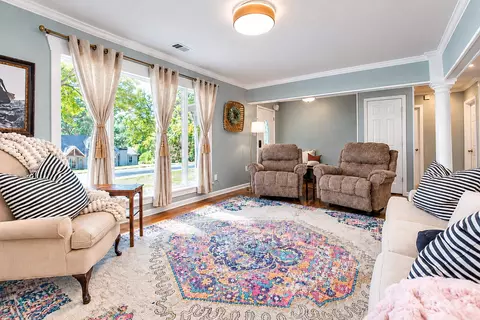 Living - 39 Arcadia Cir, Bryant, AR 72022 photo 3 of 5