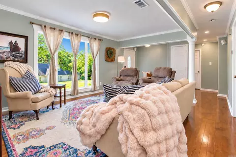 Living - 39 Arcadia Cir, Bryant, AR 72022 photo 4 of 5