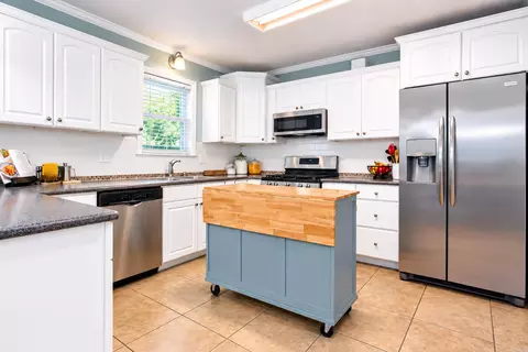Kitchen - 39 Arcadia Cir, Bryant, AR 72022 photo 2 of 5