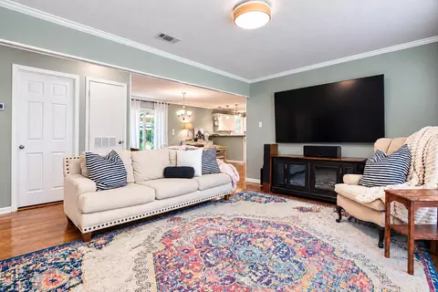 Living - 39 Arcadia Cir, Bryant, AR 72022 photo 2 of 5