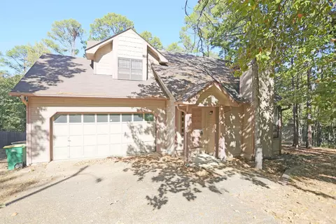 300 Shadow Ridge Dr, Little Rock, AR 72211