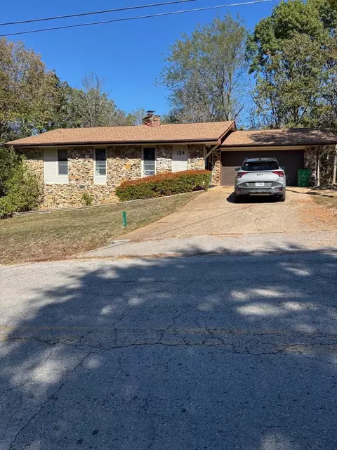 124 Cherokee Rd, Cherokee Village, AR 72529