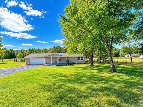 679 Lake Rd, Atkins, AR 72823