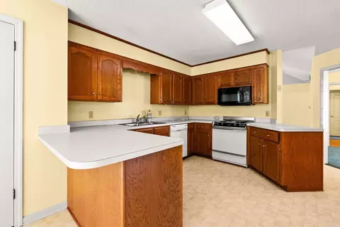 Kitchen - 2817 Bruce St, Conway, AR 72034 photo 3 of 4