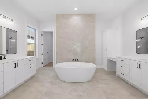 Bath - 7053 Star Dust Ln, Benton, AR 72019 photo 1 of 9