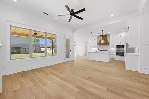 Living - 7053 Star Dust Ln, Benton, AR 72019 photo 6 of 6