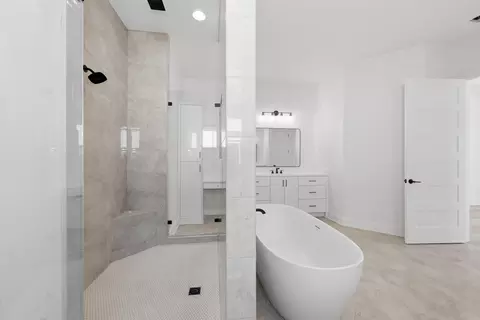 Bath - 7053 Star Dust Ln, Benton, AR 72019 photo 4 of 9