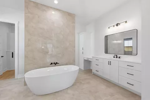 Bath - 7053 Star Dust Ln, Benton, AR 72019 photo 6 of 9