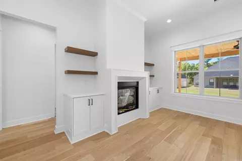 Living - 7053 Star Dust Ln, Benton, AR 72019 photo 3 of 6