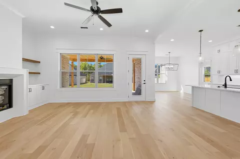 Living - 7053 Star Dust Ln, Benton, AR 72019 photo 5 of 6