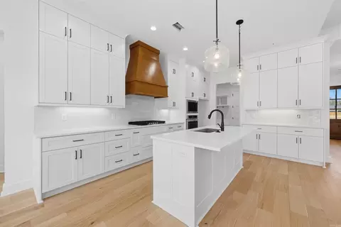Kitchen - 7053 Star Dust Ln, Benton, AR 72019 photo 4 of 4