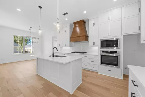 Kitchen - 7053 Star Dust Ln, Benton, AR 72019 photo 2 of 4
