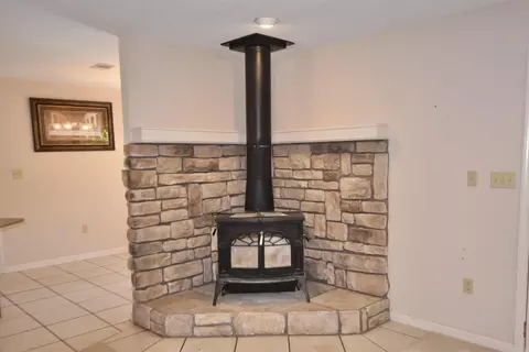 Living - 1708 Riverview Dr, Malvern, AR 72104 photo 2 of 6