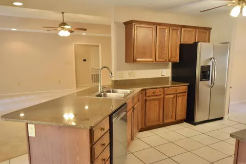 Kitchen - 1708 Riverview Dr, Malvern, AR 72104 photo 4 of 4