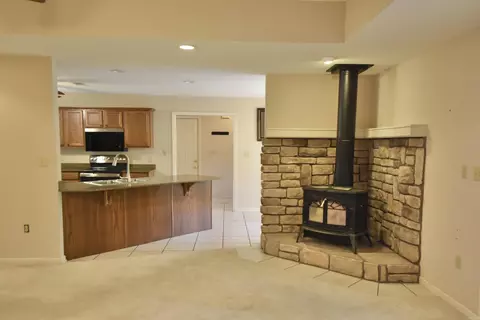 Living - 1708 Riverview Dr, Malvern, AR 72104 photo 4 of 6