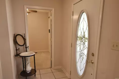 Entry Way - 1708 Riverview Dr, Malvern, AR 72104 photo 1 of 2