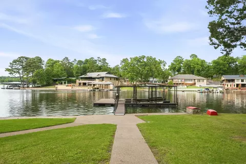 352 Sunset Bay Rd, Hot Springs, AR 71913