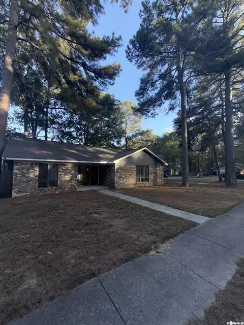 10001 Warren Dr, Little Rock, AR 72209