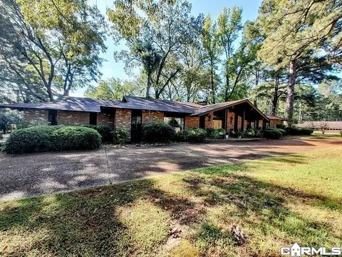 1739 Holly Hl, Camden, AR 71701