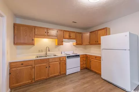 Kitchen - 975-1107 E Margaret St, Piggott, AR 72454 photo 2 of 3