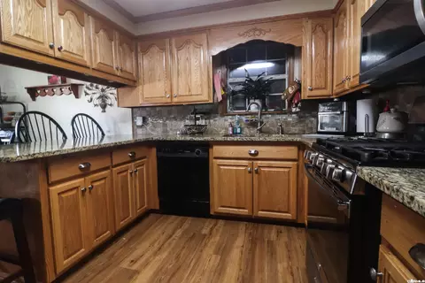 Kitchen - 1 Buckshot Cv, Pine Bluff, AR 71603 photo 3 of 5