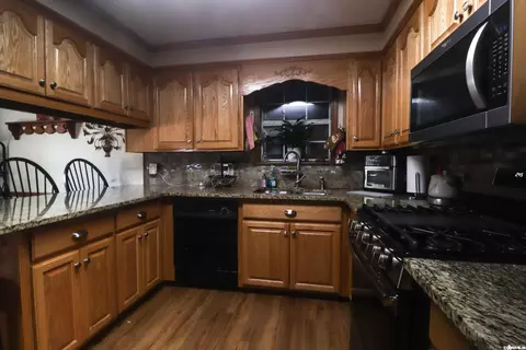 Kitchen - 1 Buckshot Cv, Pine Bluff, AR 71603 photo 2 of 5