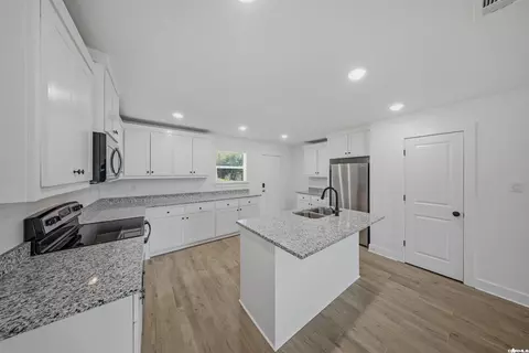 Kitchen - 149 Coal Mountain Rd, El Paso, AR 72045 photo 3 of 3