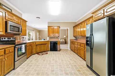 Kitchen - 2519 Jasmine Dr, Benton, AR 72015 photo 2 of 3