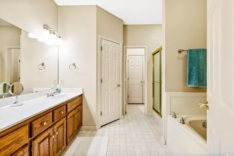 Bath - 2519 Jasmine Dr, Benton, AR 72015 photo 1 of 5
