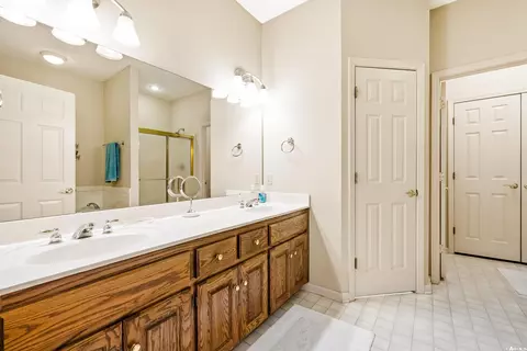 Bath - 2519 Jasmine Dr, Benton, AR 72015 photo 2 of 5