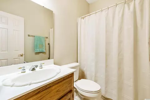 Bath - 2519 Jasmine Dr, Benton, AR 72015 photo 5 of 5