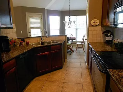 810 Walker St, Centerton, AR 72719 photo 2
