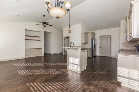 650 Edens Ct, Centerton, AR 72719 photo 3