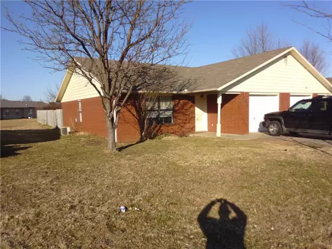 2106 E Ashlee Dr, Springdale, AR 72764 photo 5