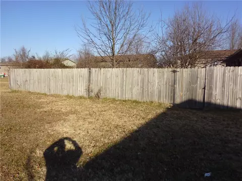 2106 E Ashlee Dr, Springdale, AR 72764 photo 3