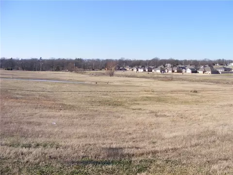 1302 Eagle Ct, Gravette, AR 72736 photo 1