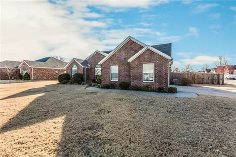 541 Tyler St, Centerton, AR 72719 photo 2
