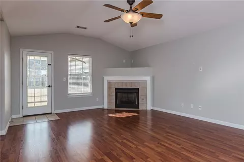 541 Tyler St, Centerton, AR 72719 photo 4
