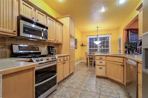 203 Chantilly Ave, Springdale, AR 72764 photo 9