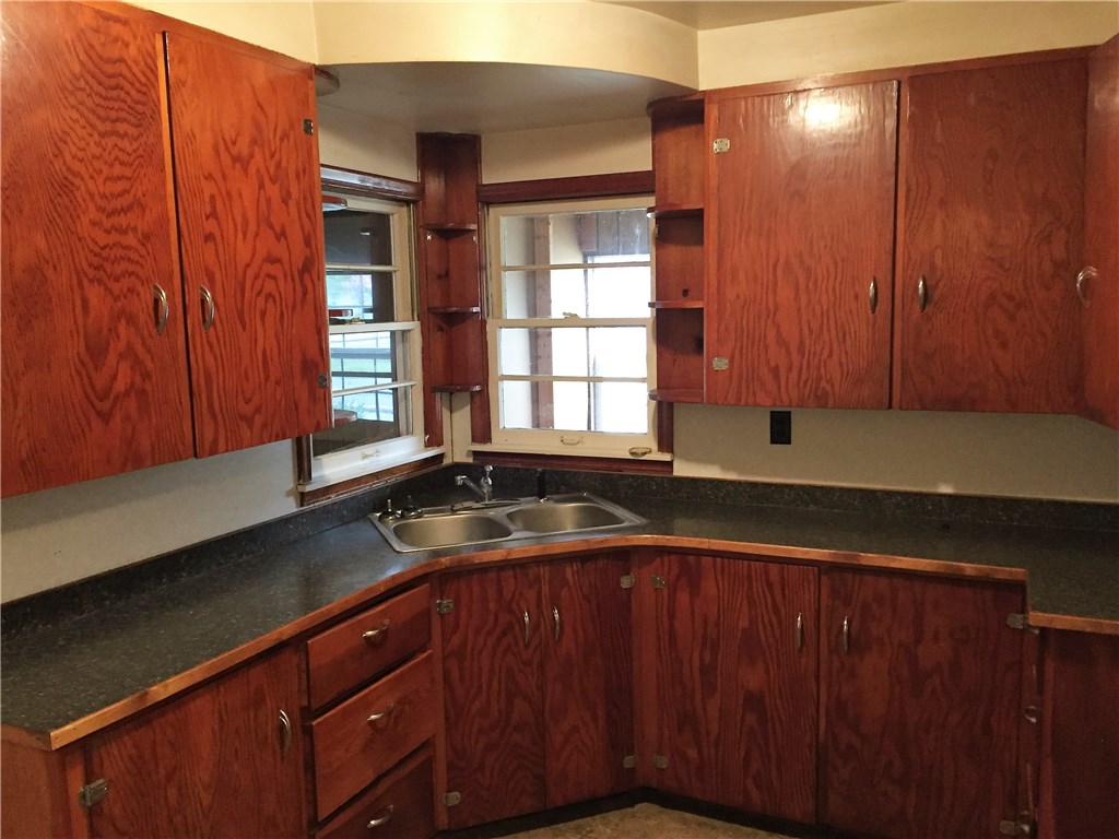 573 W Cherokee St, Jay, OK 74346 photo 2