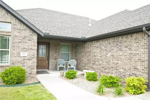 521 Lancaster Rd, Centerton, AR 72719 photo 1
