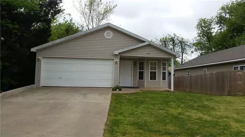 605 E Grove Ave, Springdale, AR 72764 photo 1