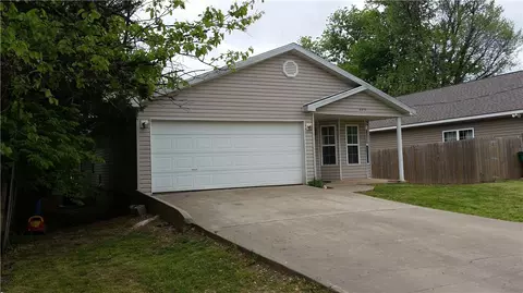 605 E Grove Ave, Springdale, AR 72764 photo 2
