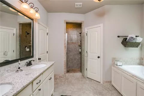 5703 S 60th Pl, Rogers, AR 72758 photo 9