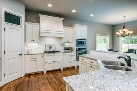 5703 S 60th Pl, Rogers, AR 72758 photo 3