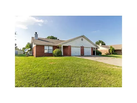 2008 Ashlee Dr, Springdale, AR 72764 photo 1