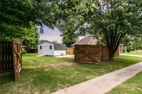 802 Pennington St, Lowell, AR 72745 photo 25