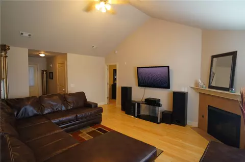 656 Olivia Ln, Centerton, AR 72719 photo 5