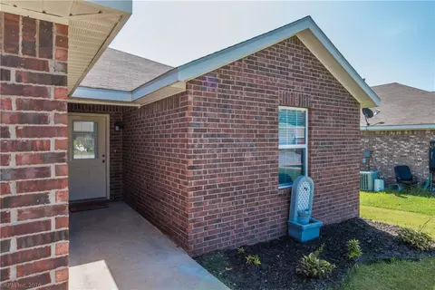 656 Olivia Ln, Centerton, AR 72719 photo 2