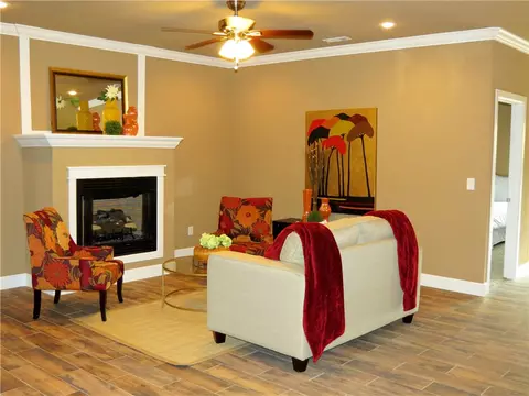 121 E Glendale Ln, Rogers, AR 72758 photo 2
